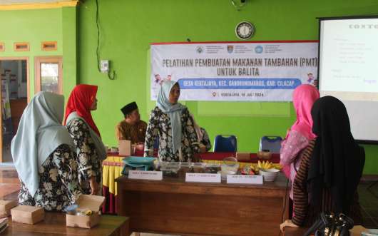 Pelatihan PMT untuk Balita bersama narasumber dari Puskesmas Gadnrungmangu II